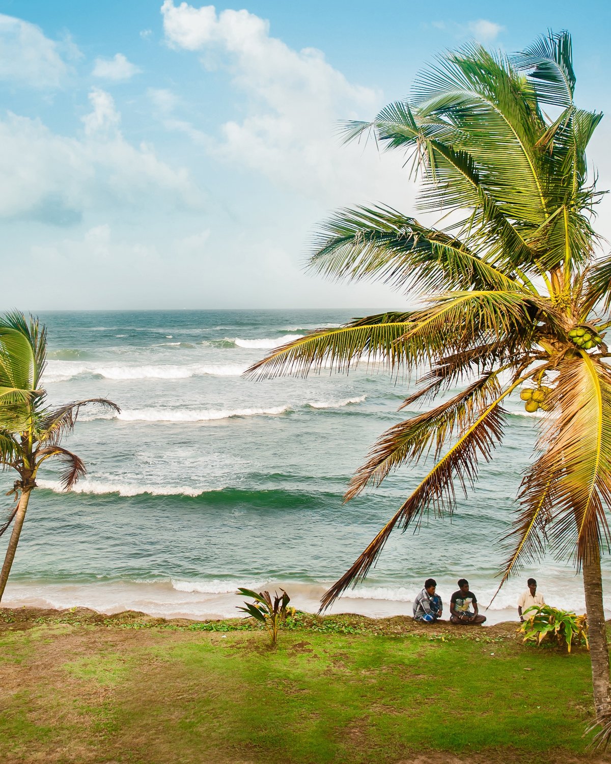 Surfing in Ahangama, Sri Lanka — Ahangama's tropical surf coast, Sri Lanka