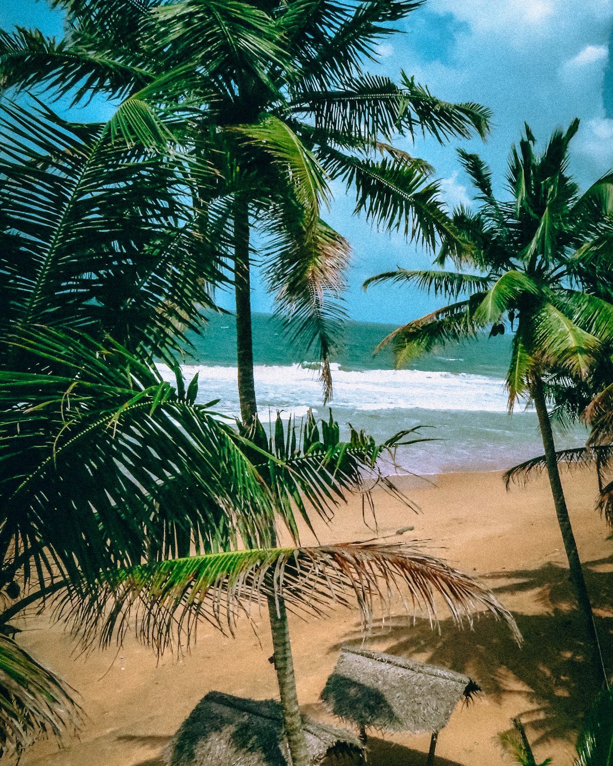 Surfing in Hikkaduwa, Sri Lanka — Hikkaduwa surf coast, Sri Lanka