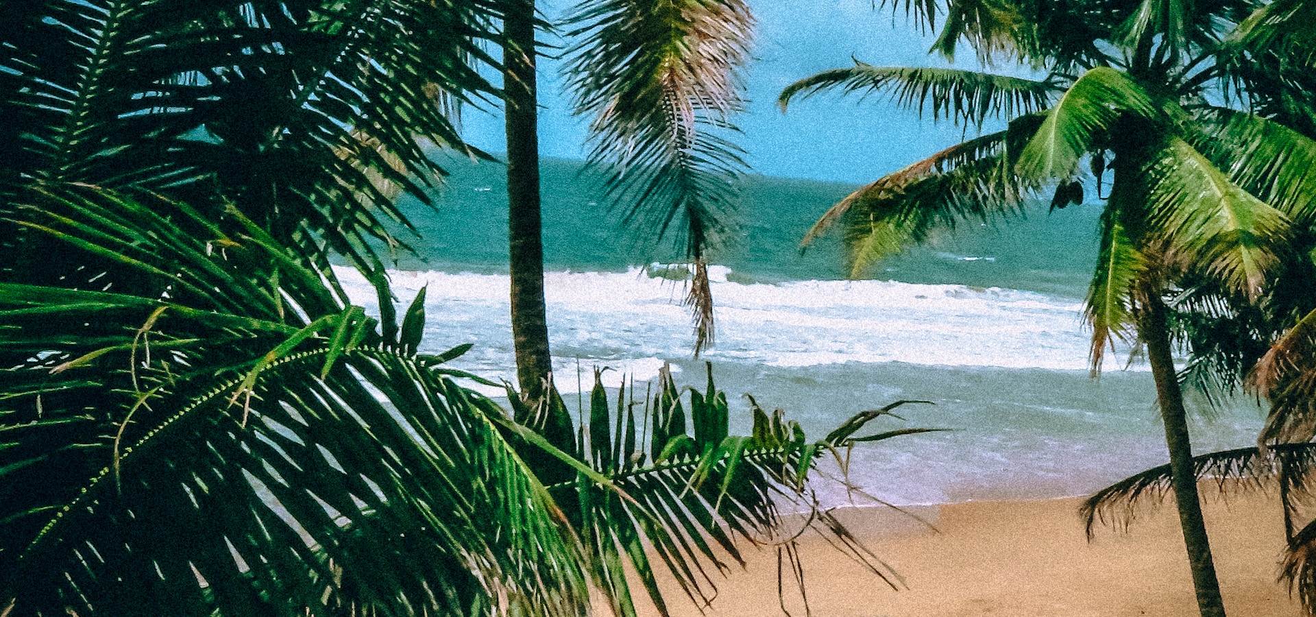 Hikkaduwa, Sri Lanka surfing destination — Hikkaduwa surf coast, Sri Lanka