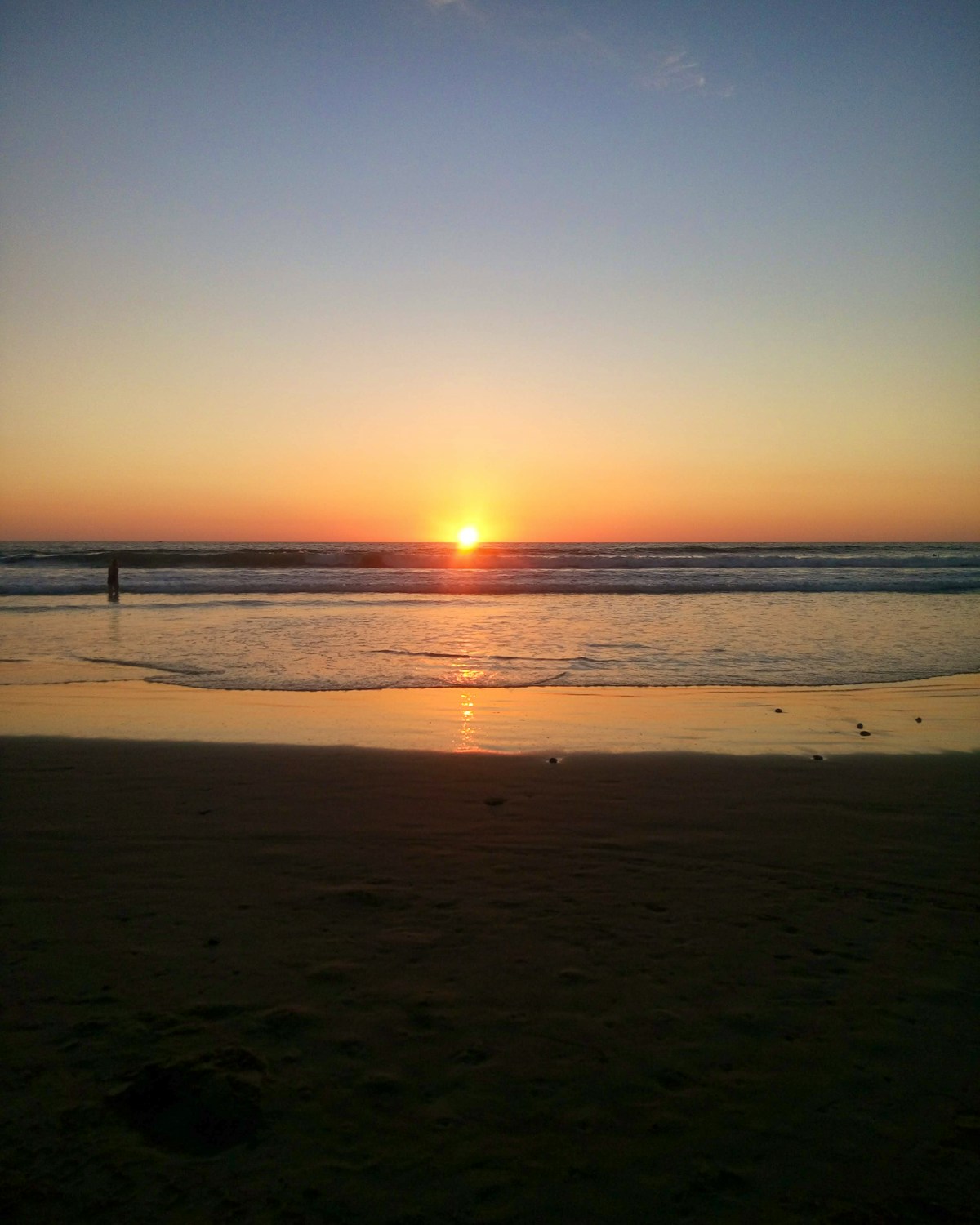 Surfing in Montanita, Ecuador — Montanita's Pacific surf, Ecuador